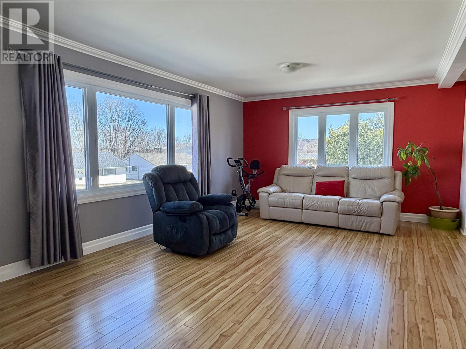 97 Hutchison AVE - 11