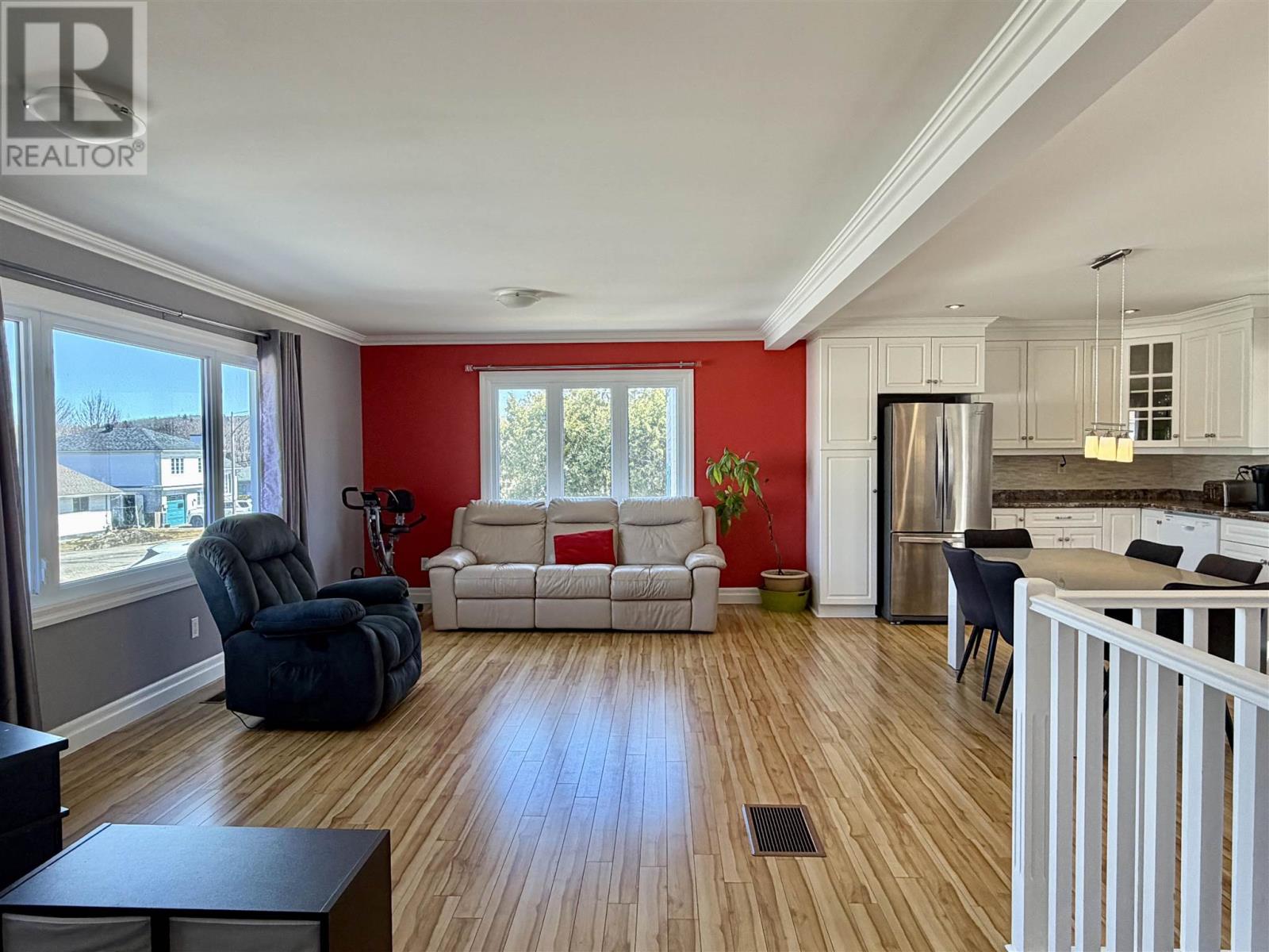 97 Hutchison AVE - 12