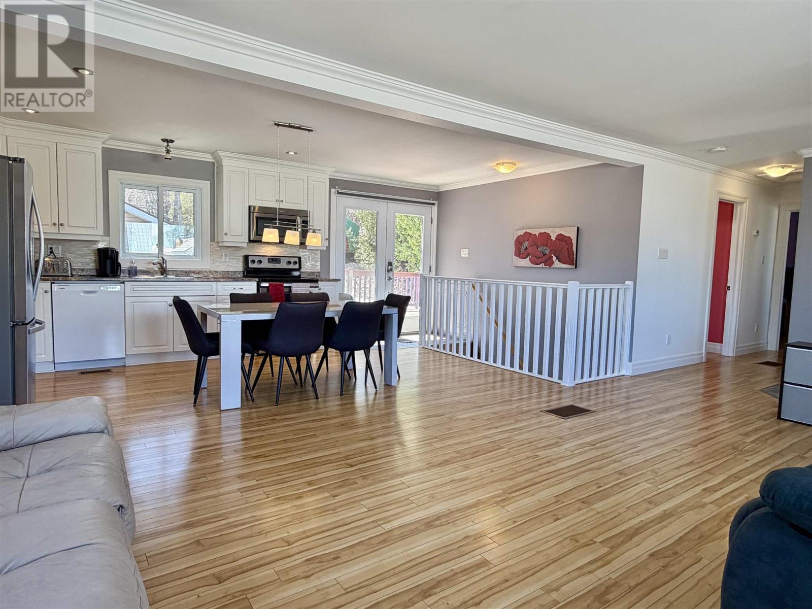 97 Hutchison AVE - 13