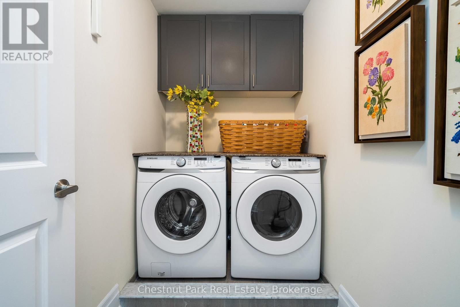 31 EMERSON MEWS - 25
