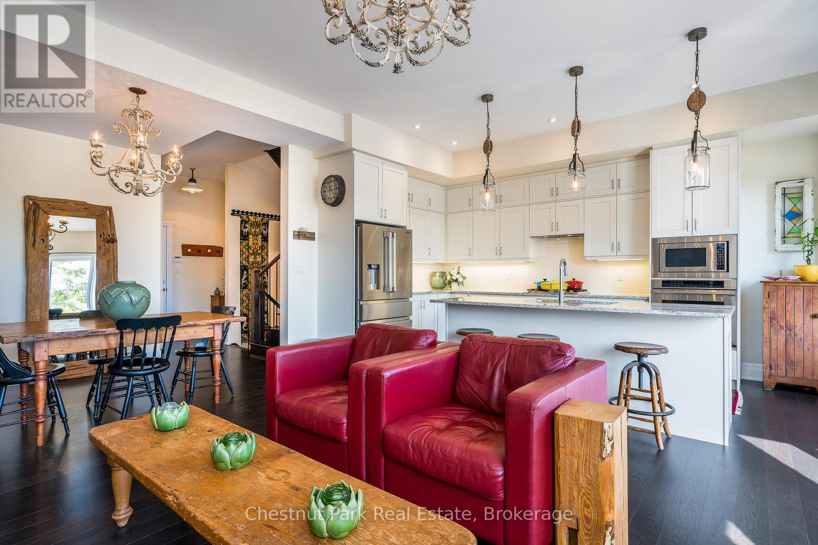 31 EMERSON MEWS - 16