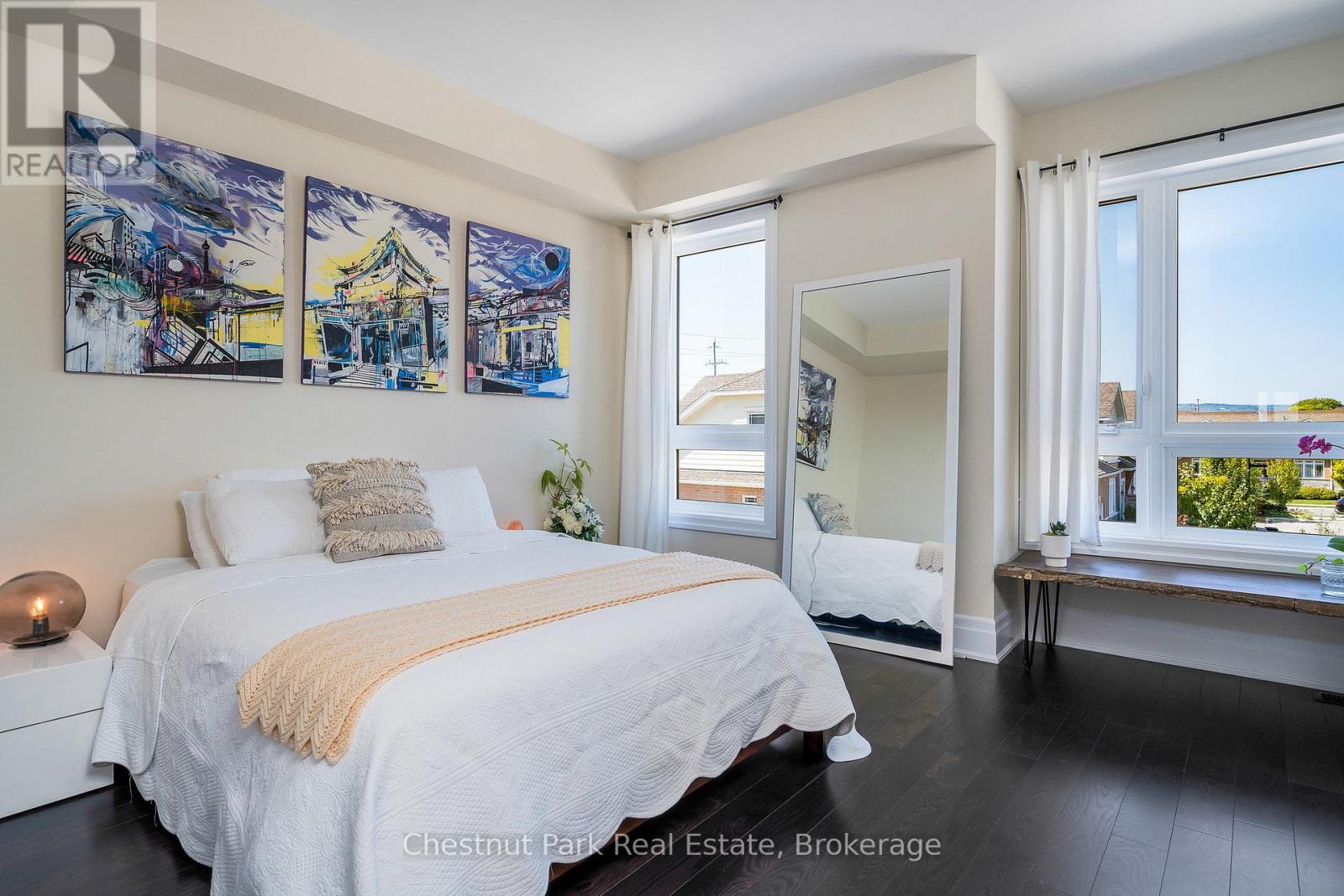 31 EMERSON MEWS - 27