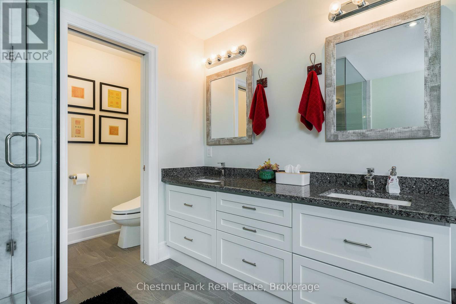 31 EMERSON MEWS - 24