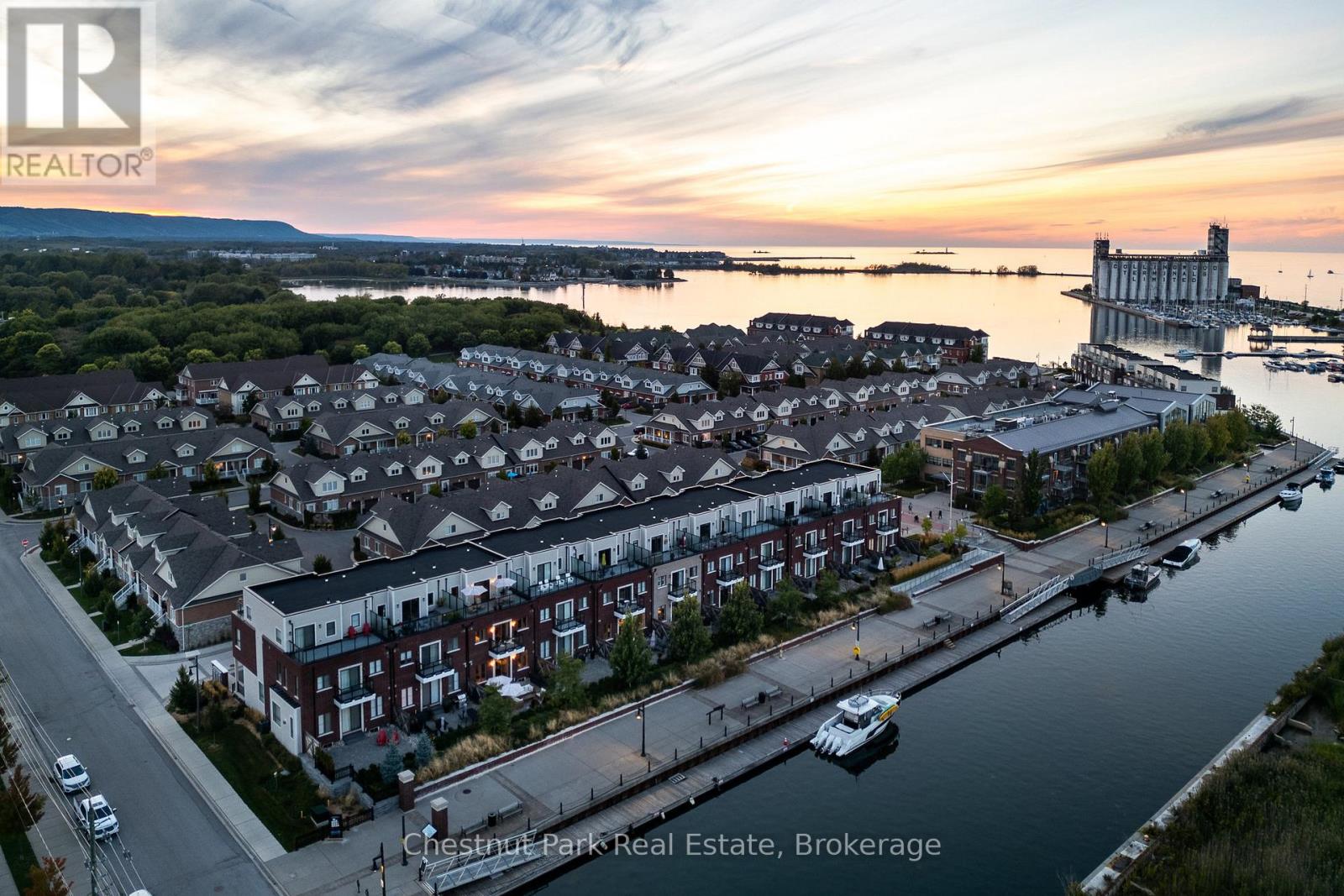 31 EMERSON MEWS - 8