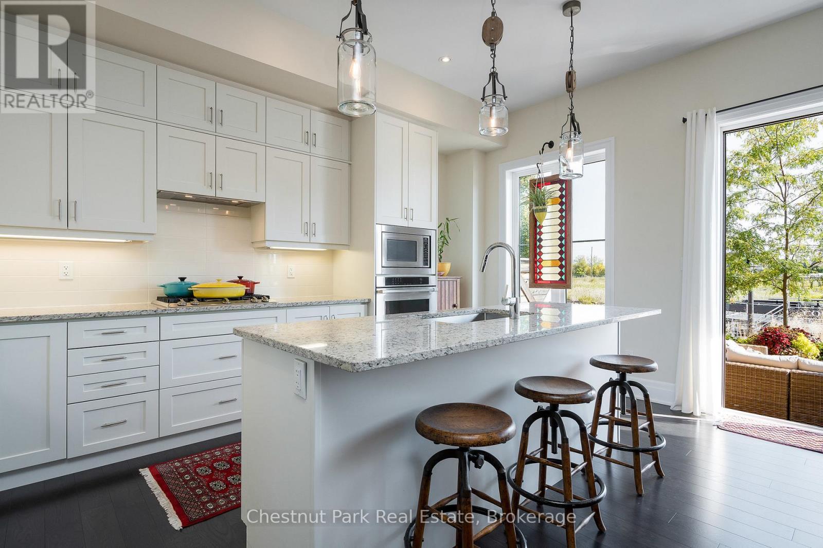 31 EMERSON MEWS - 18