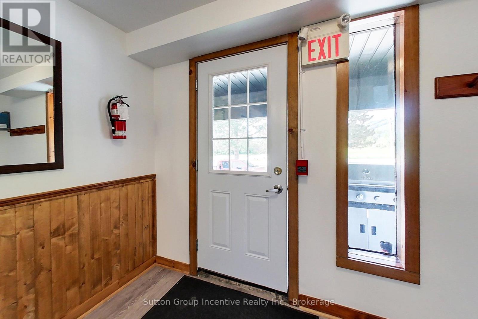 151 TYROLEAN LANE - 10
