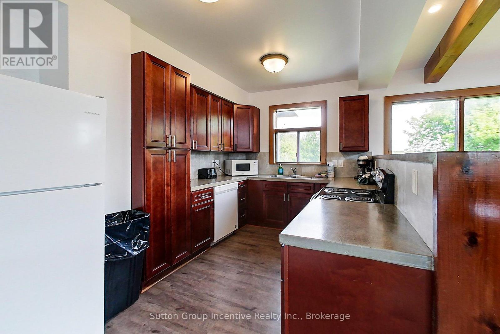 151 TYROLEAN LANE - 8