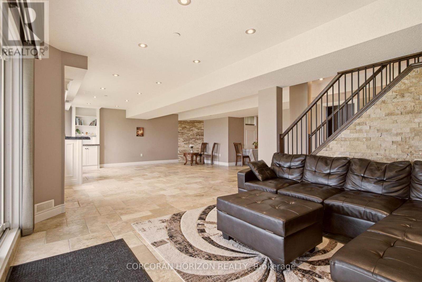 15 MCWILLIAMS COURT - 30