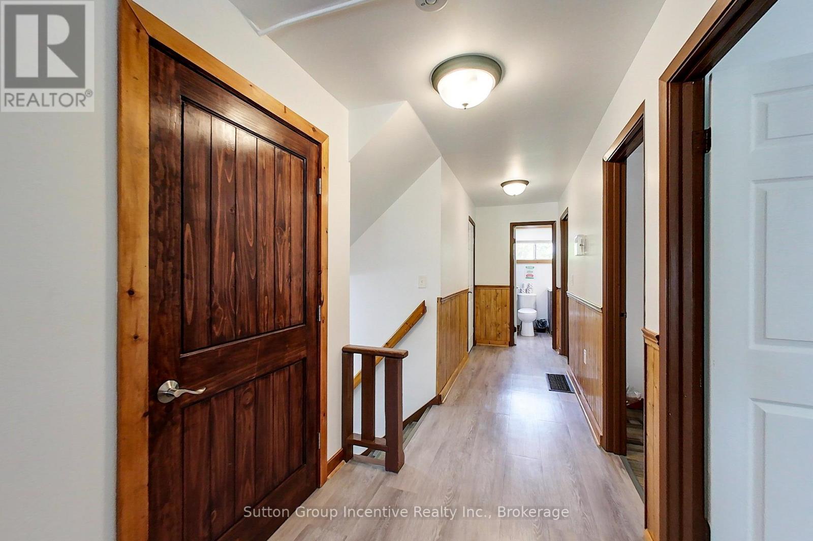 151 TYROLEAN LANE - 11