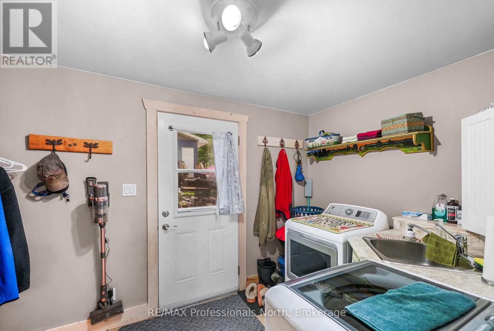203 BURLEIGH STREET - 6