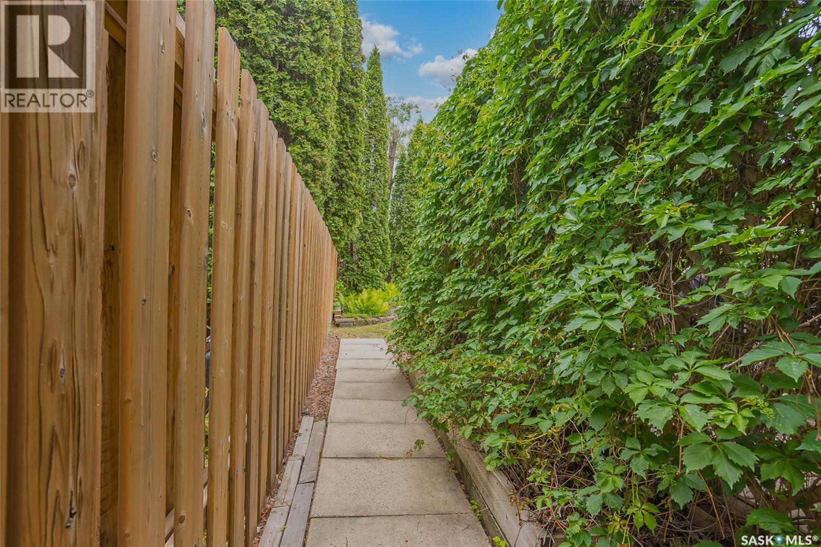 330 WHITESHORE WAY — photo 42