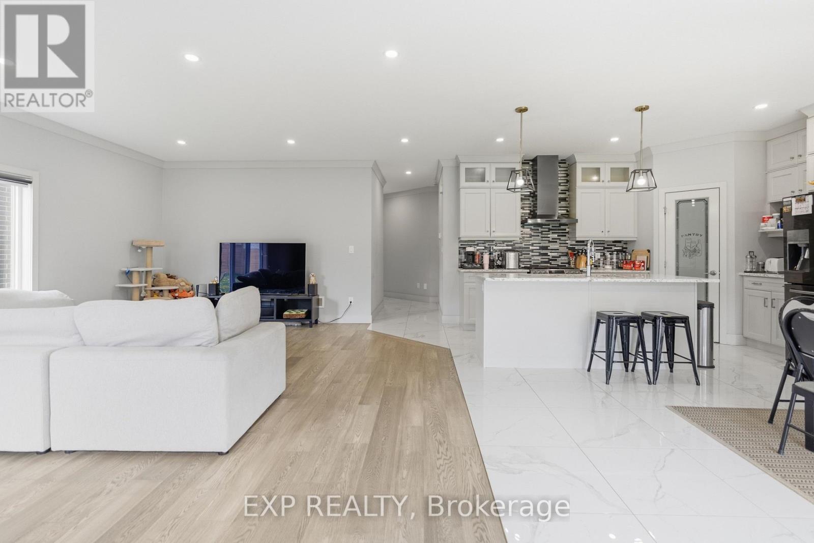 2255 CONSTANCE AVENUE - 7
