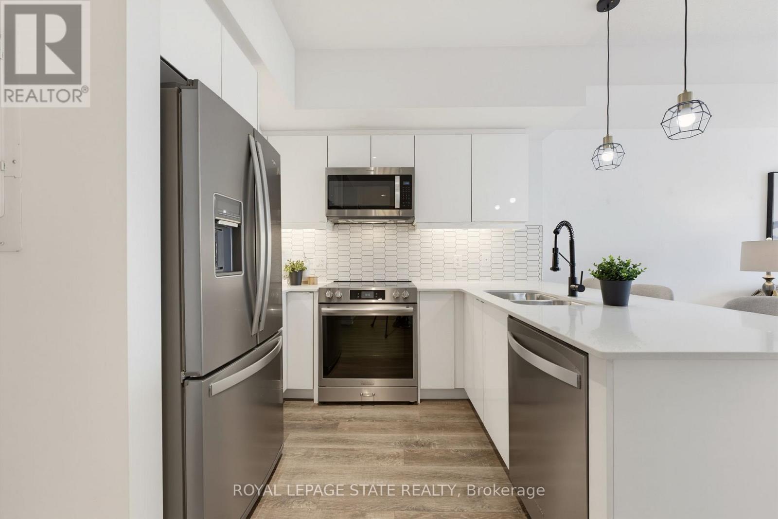 #513 16 MARKLE CRESCENT - 2