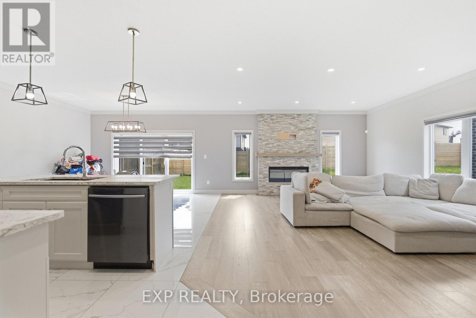 2255 CONSTANCE AVENUE - 8