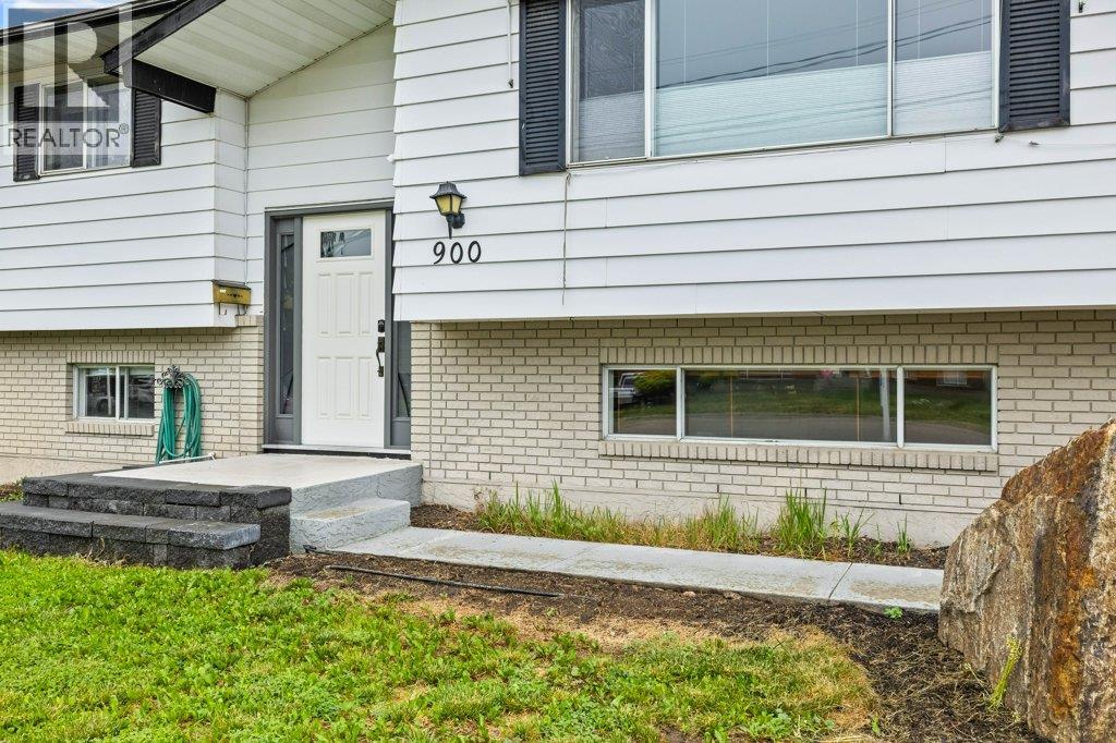  900 Hickory Road, Kelowna