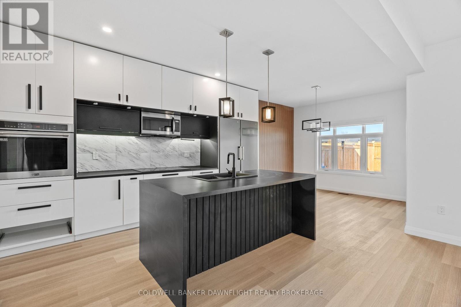 592 ALBERT STREET - 12