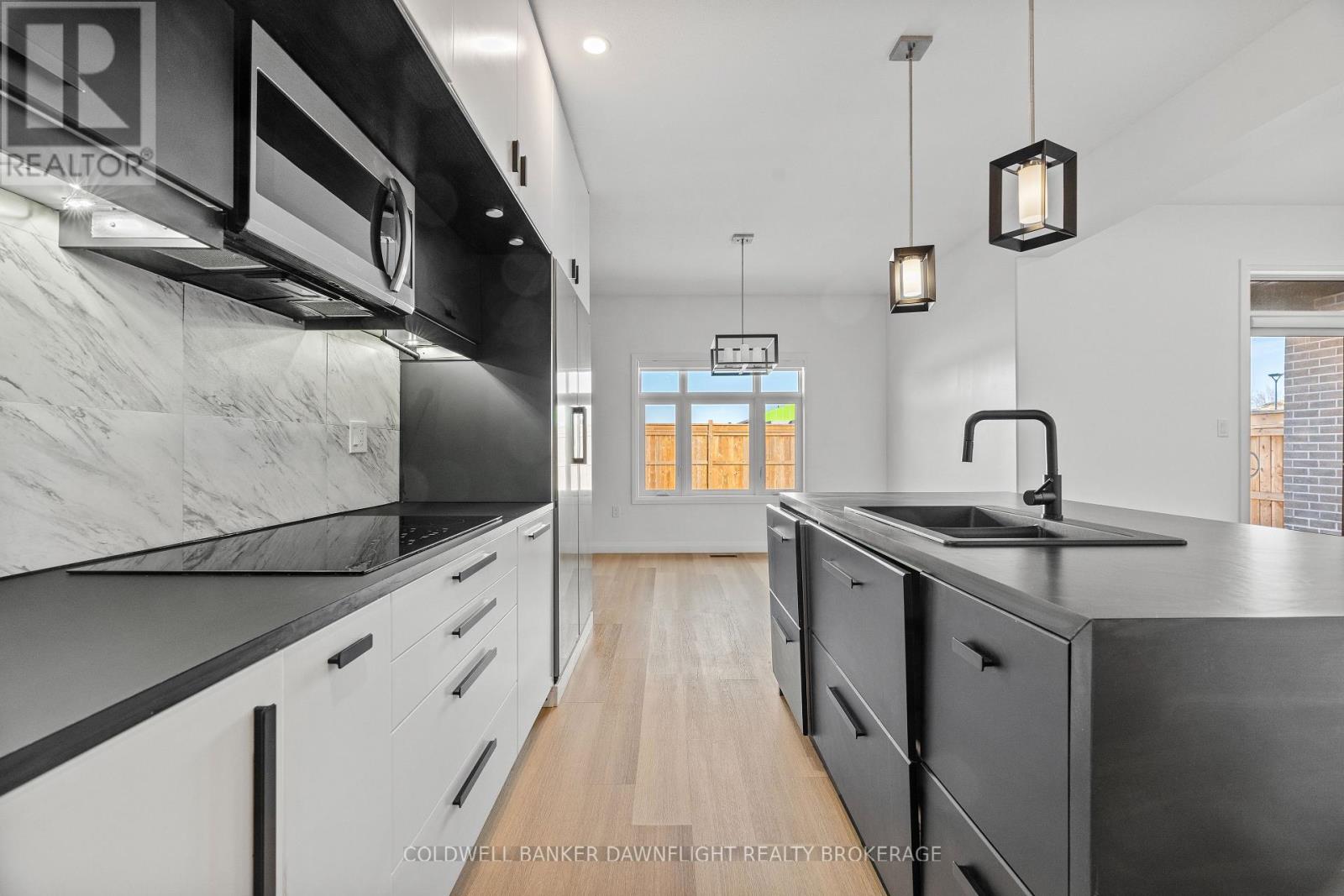 592 ALBERT STREET - 13