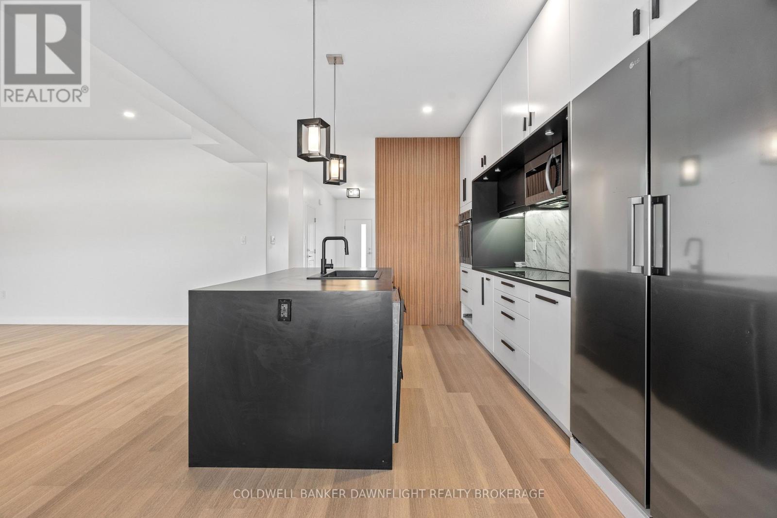 592 ALBERT STREET - 17