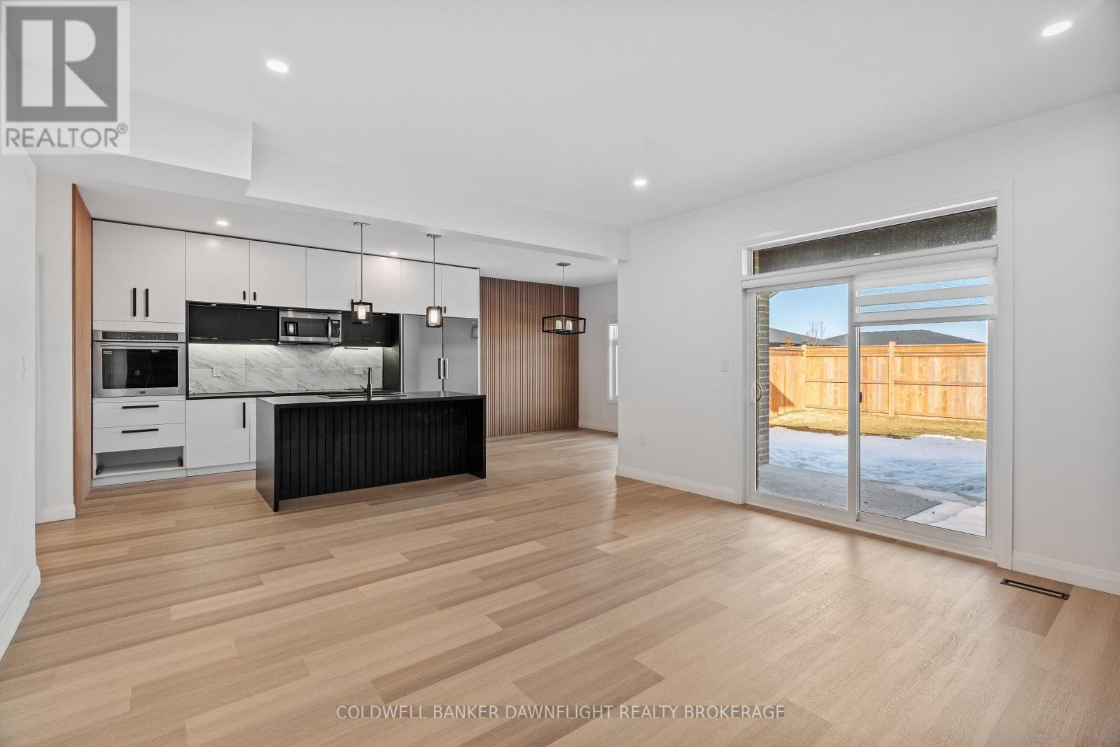592 ALBERT STREET - 18