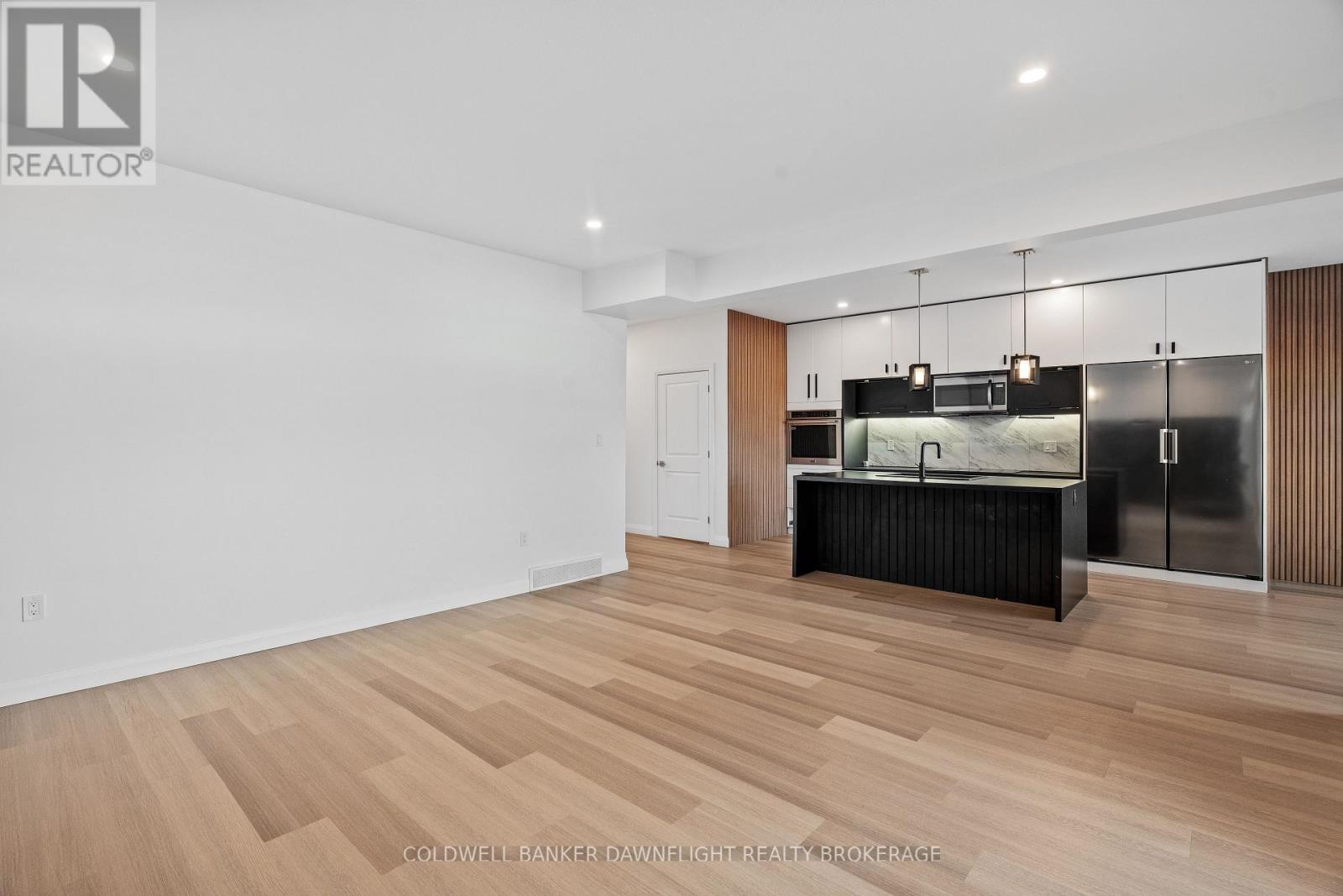 592 ALBERT STREET - 19