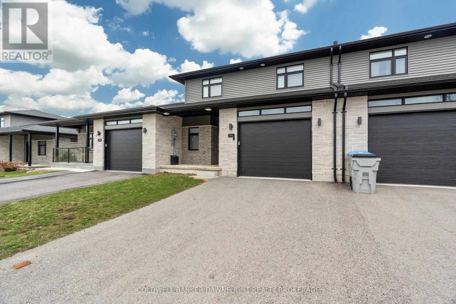 592 ALBERT STREET - 2
