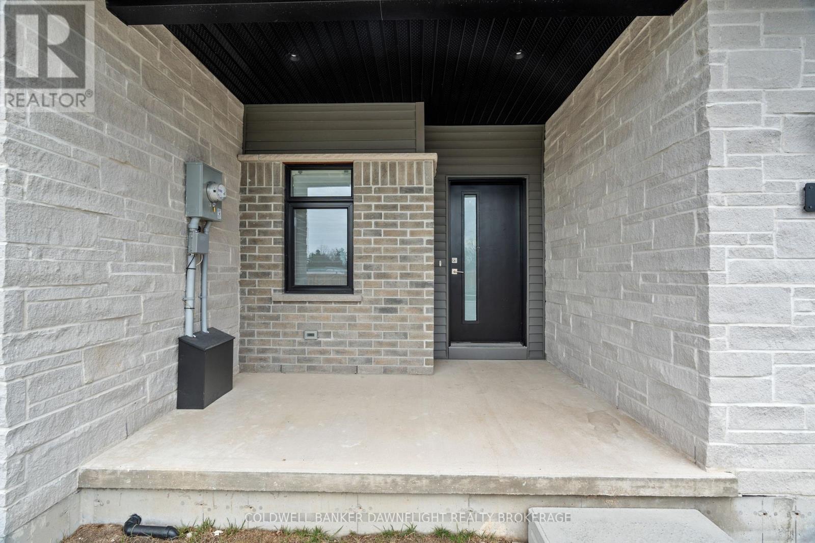 592 ALBERT STREET - 3