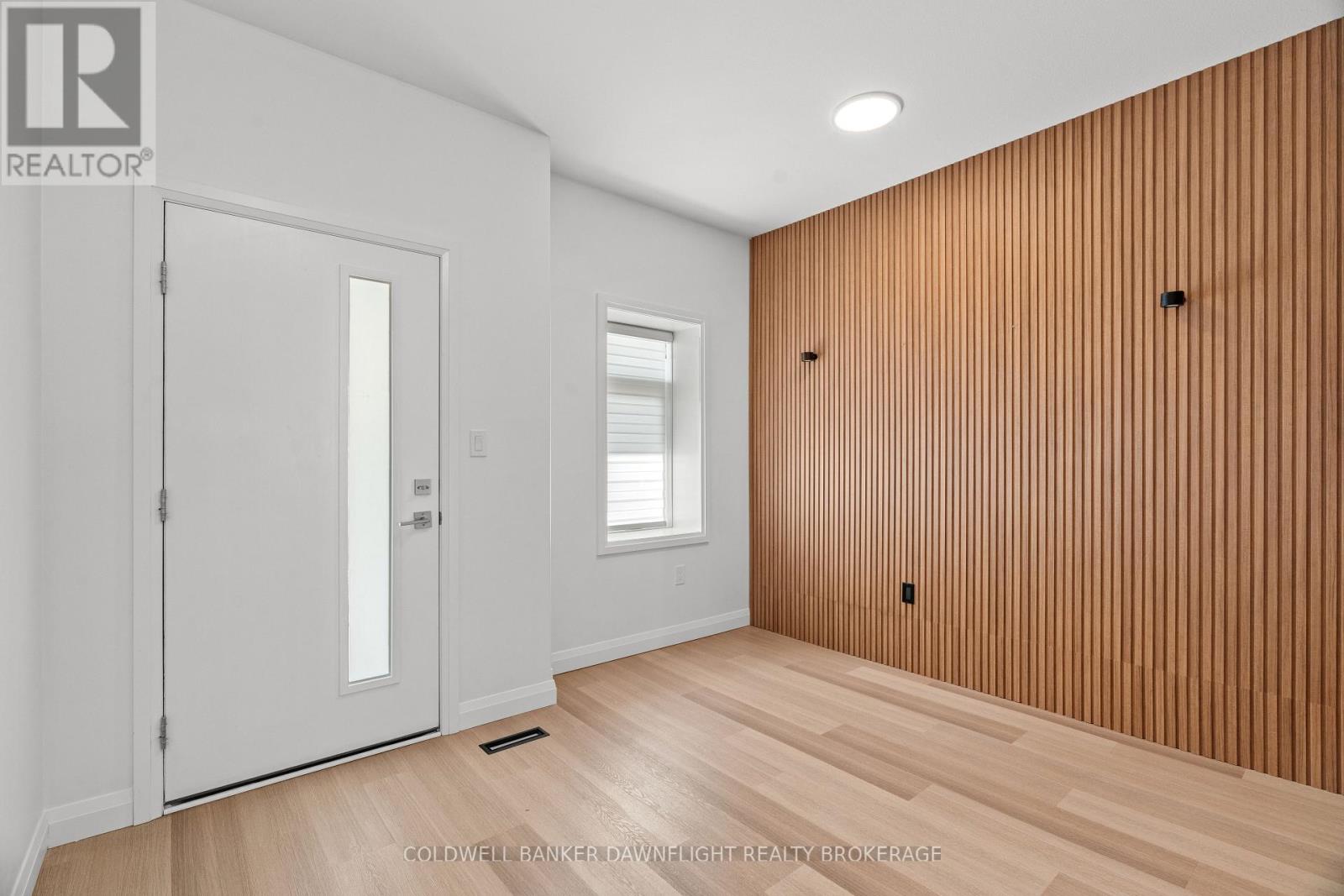 592 ALBERT STREET - 4