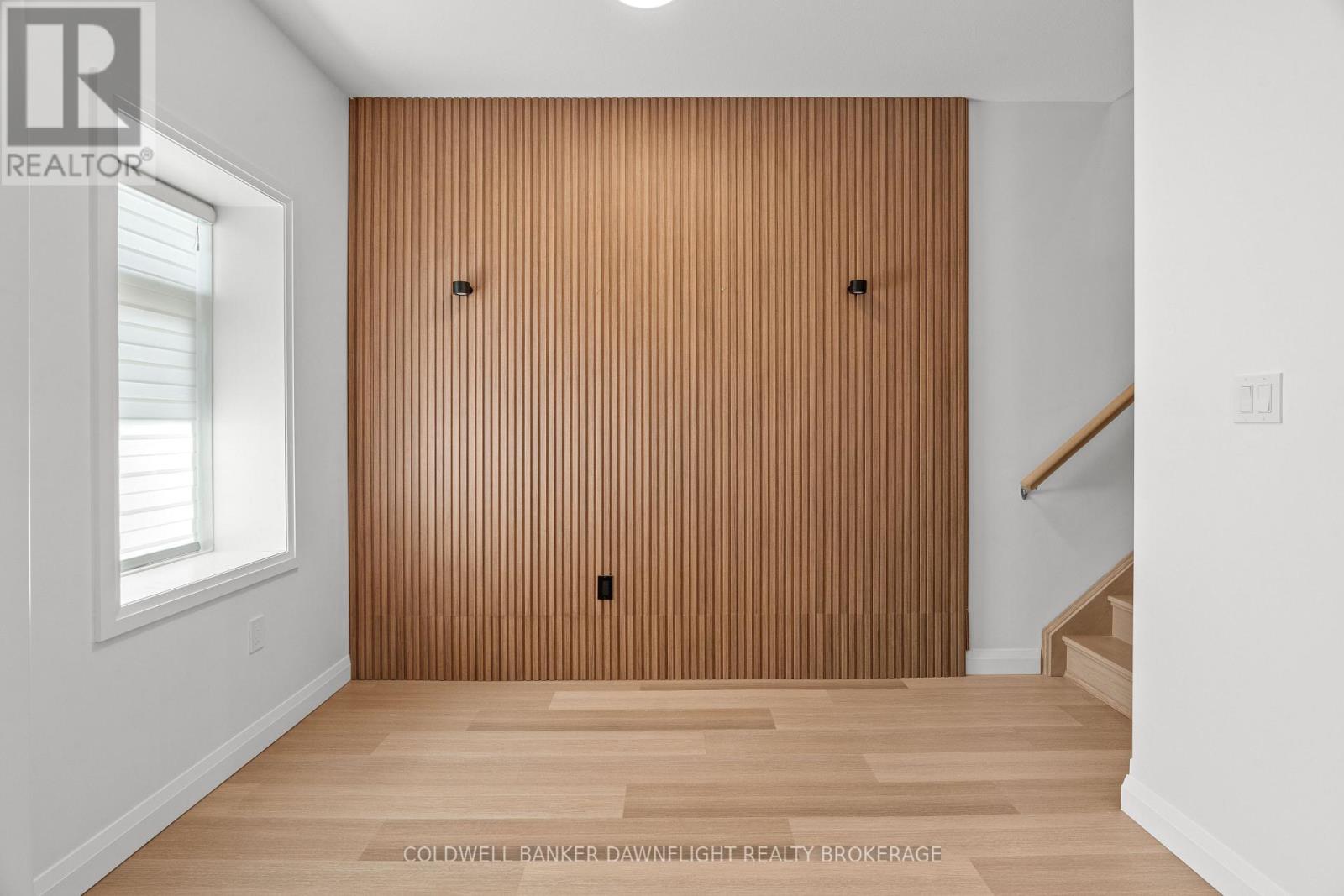 592 ALBERT STREET - 5