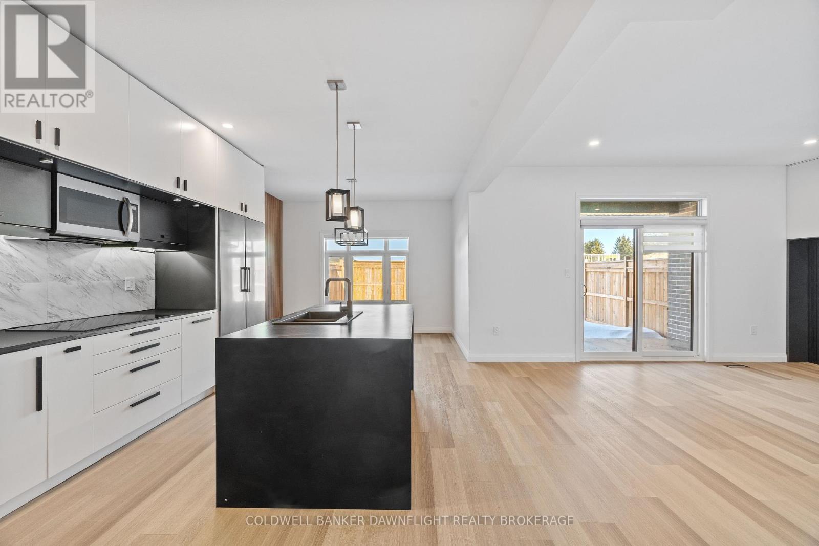 592 ALBERT STREET - 7