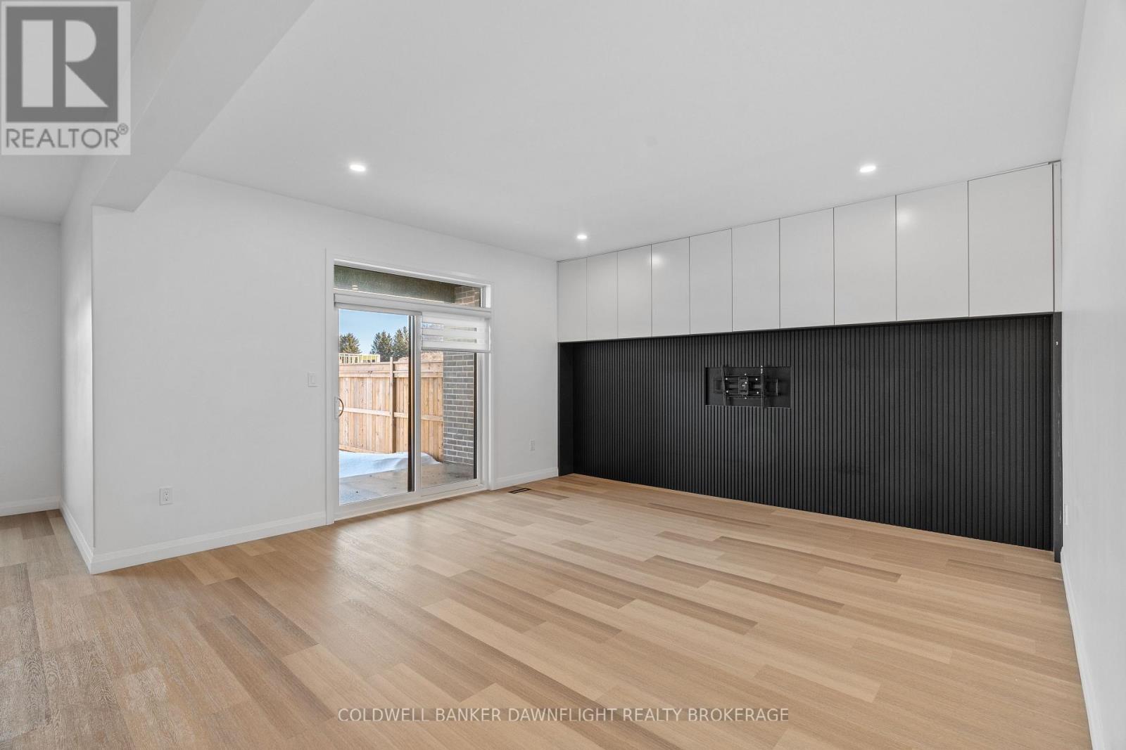 592 ALBERT STREET - 8