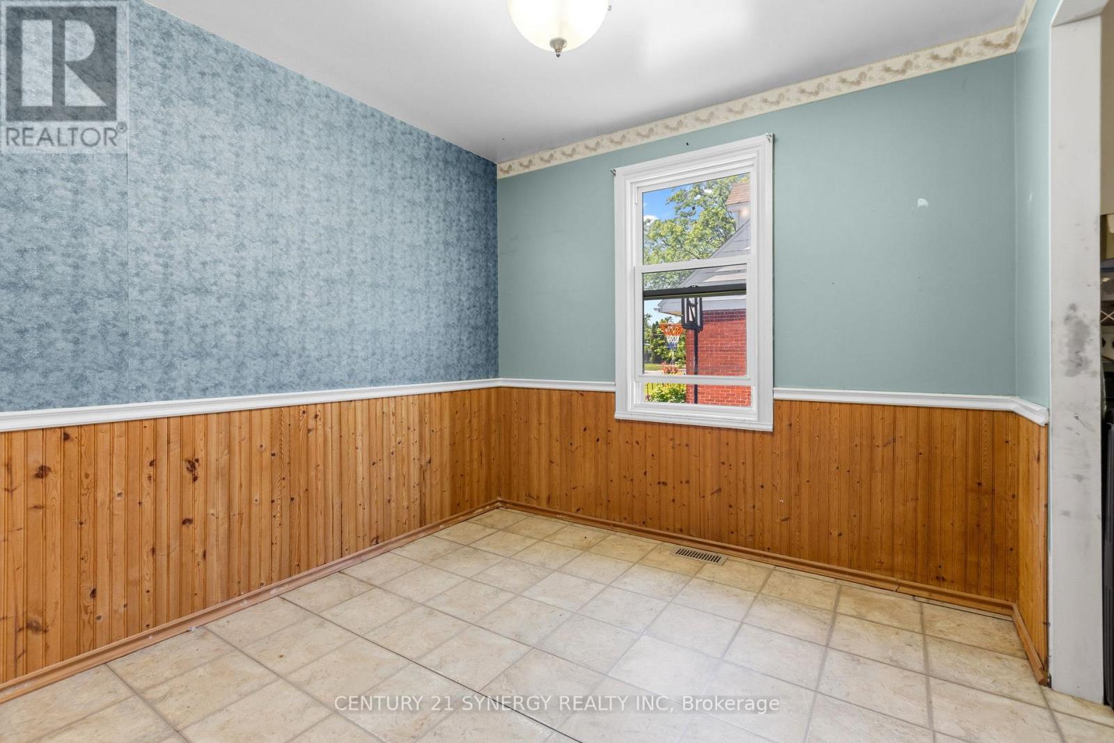 2 Bed, 1 Bath House for Sale in Arnprior – 76 BRIDGE STREET, Arnprior – MLS# X13444692 - Image 9