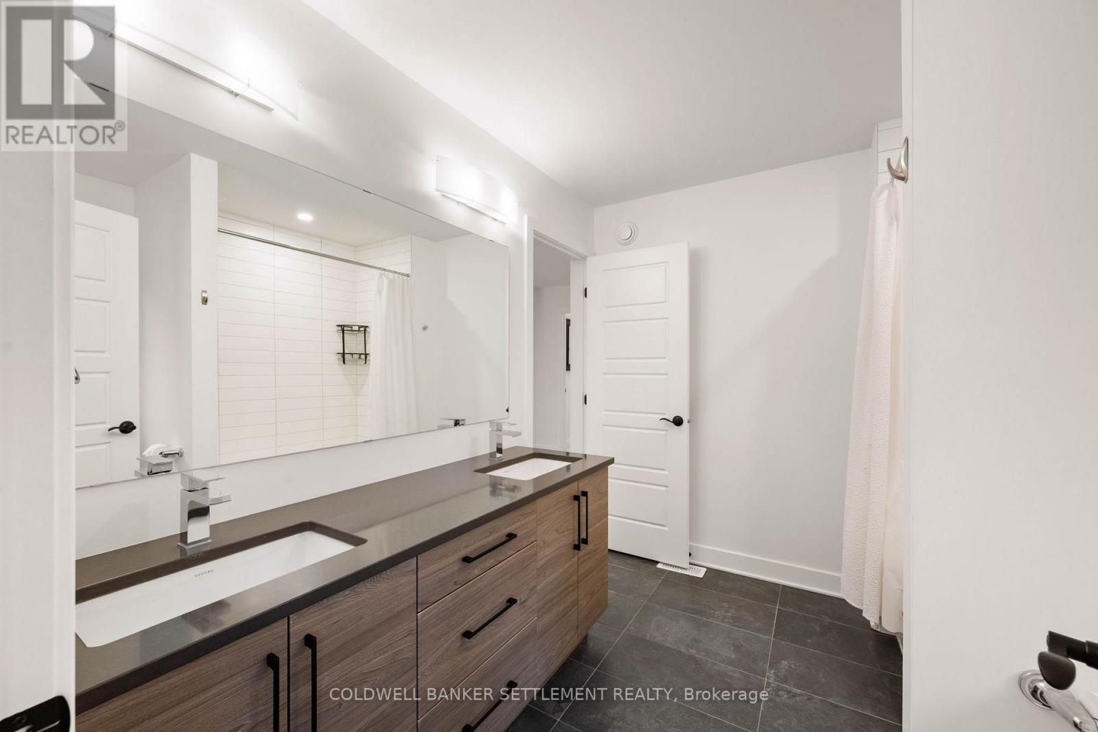 3 Bed, 3 Bath House for Sale in Ottawa – 682 BORBRIDGE AVENUE, Ottawa – MLS# X13438922 - Image 29