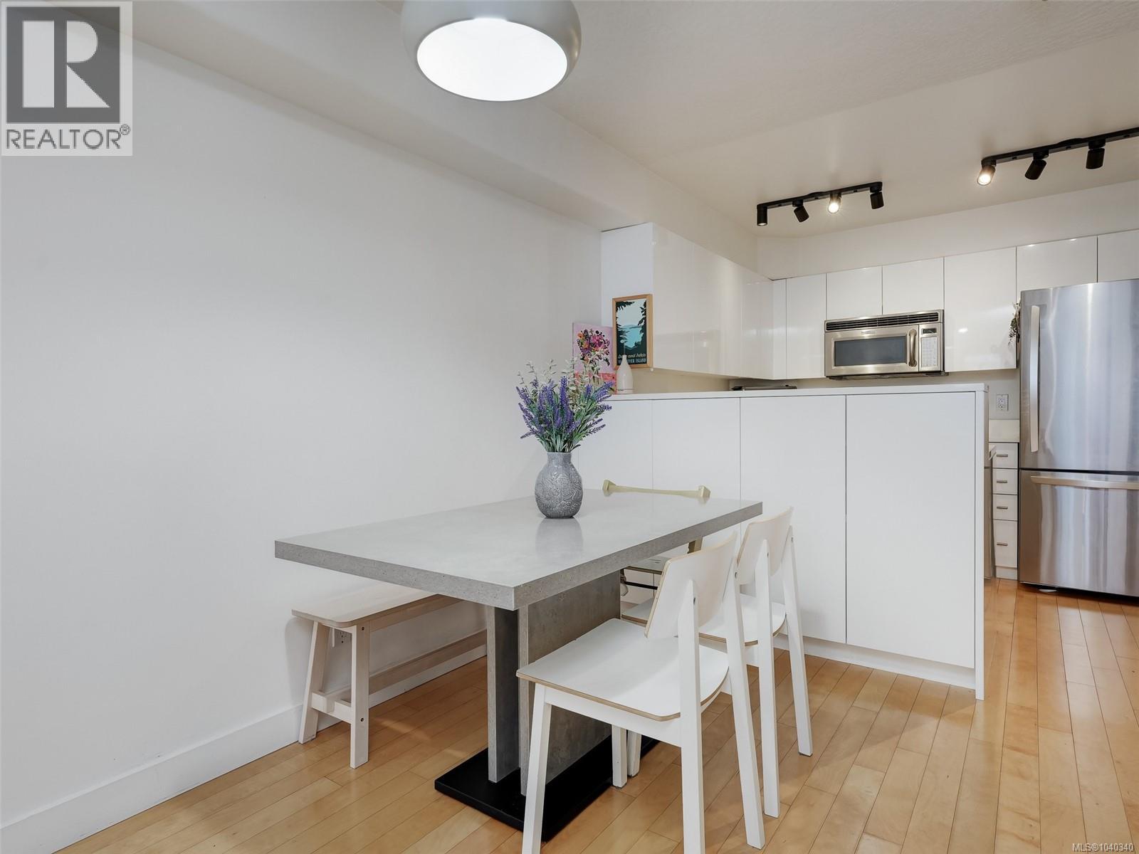 #202 320 Menzies St - 6