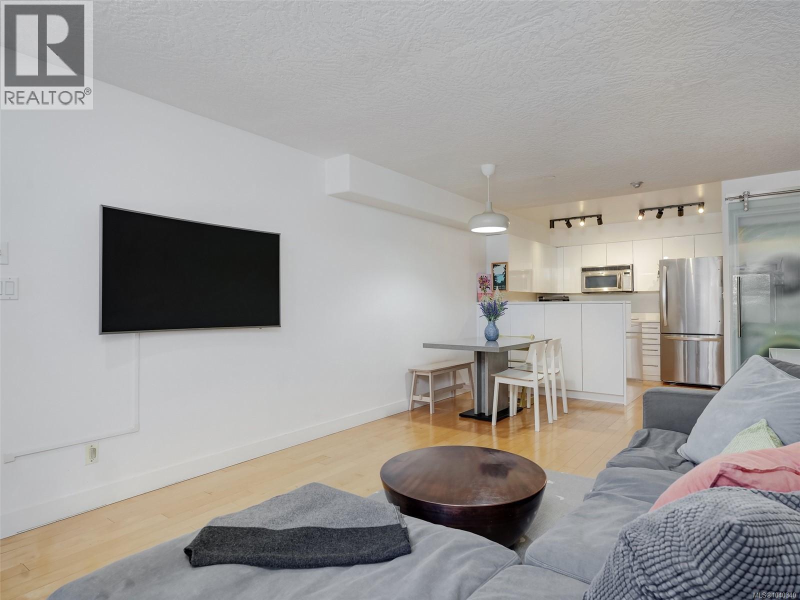 #202 320 Menzies St - 5