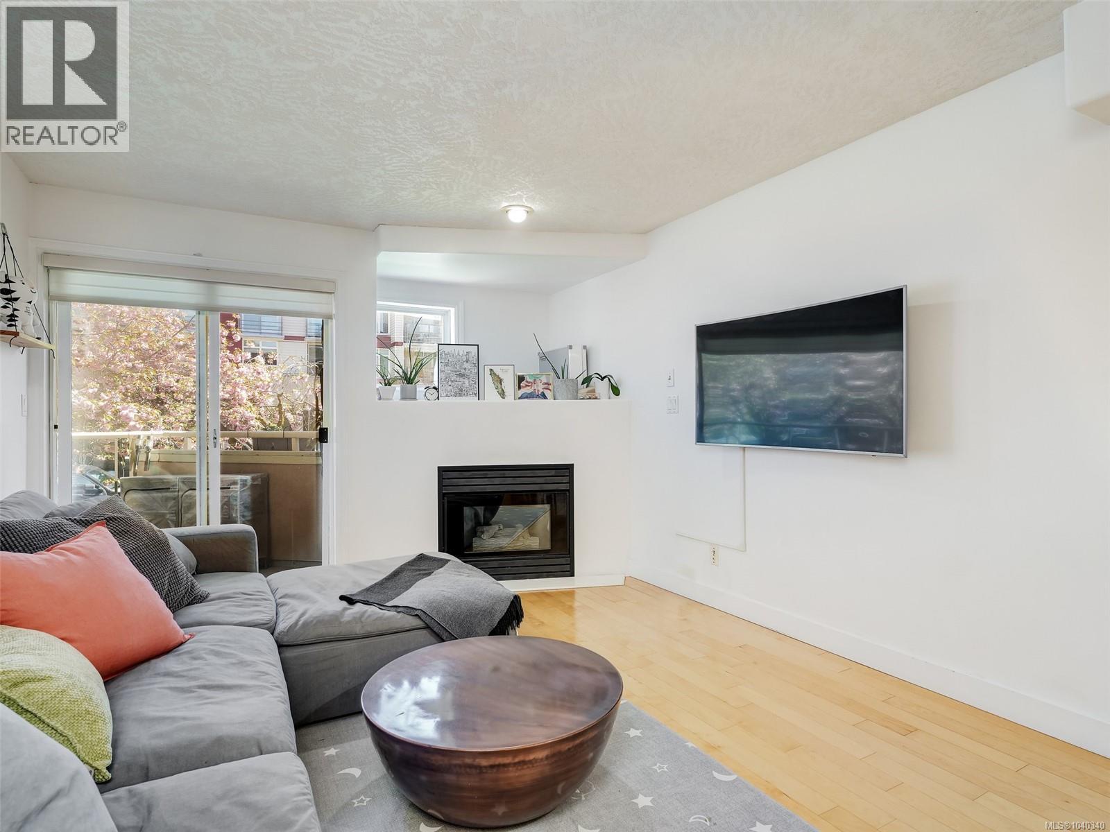 #202 320 Menzies St - 4