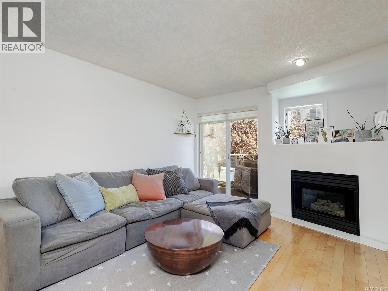#202 320 Menzies St - 3