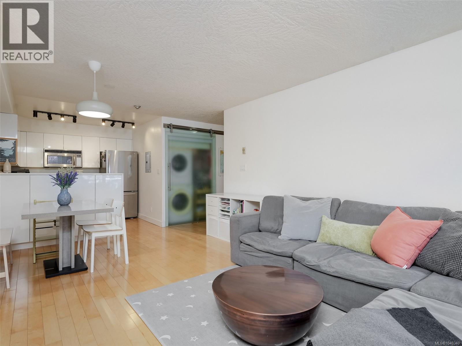 #202 320 Menzies St - 7