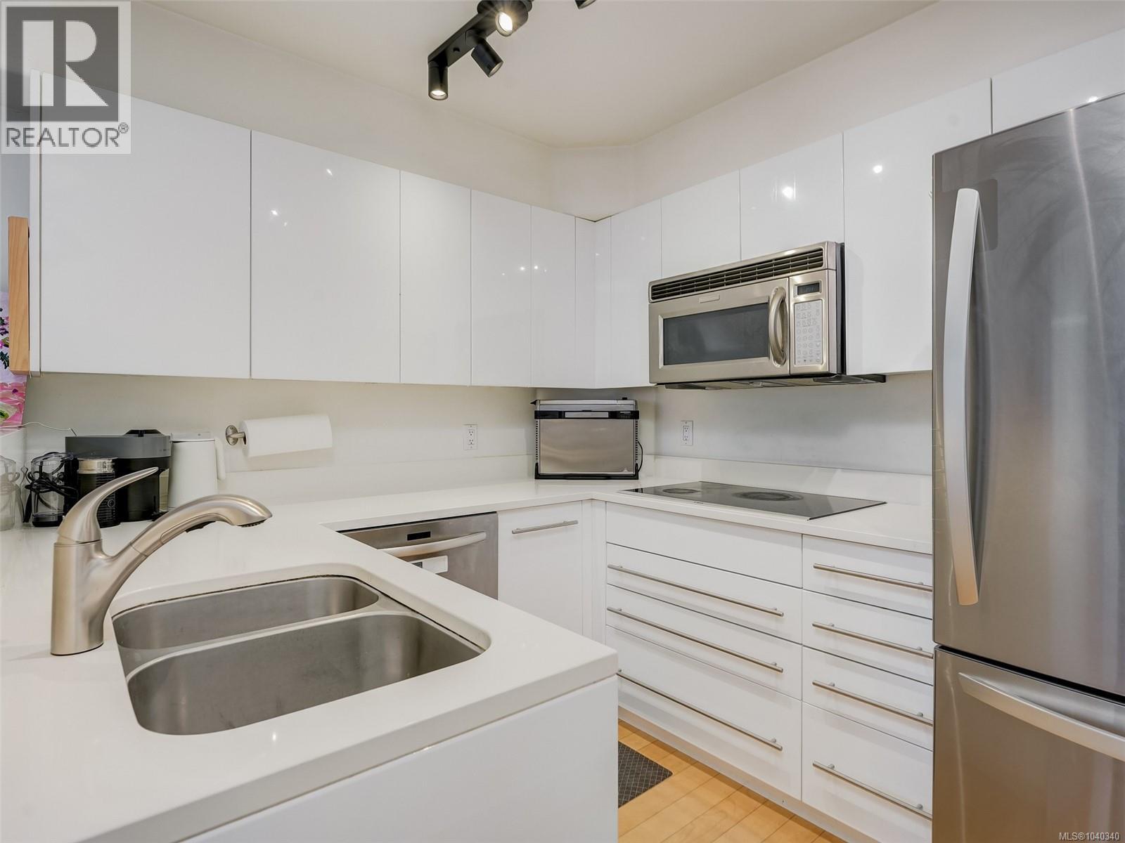 #202 320 Menzies St - 8