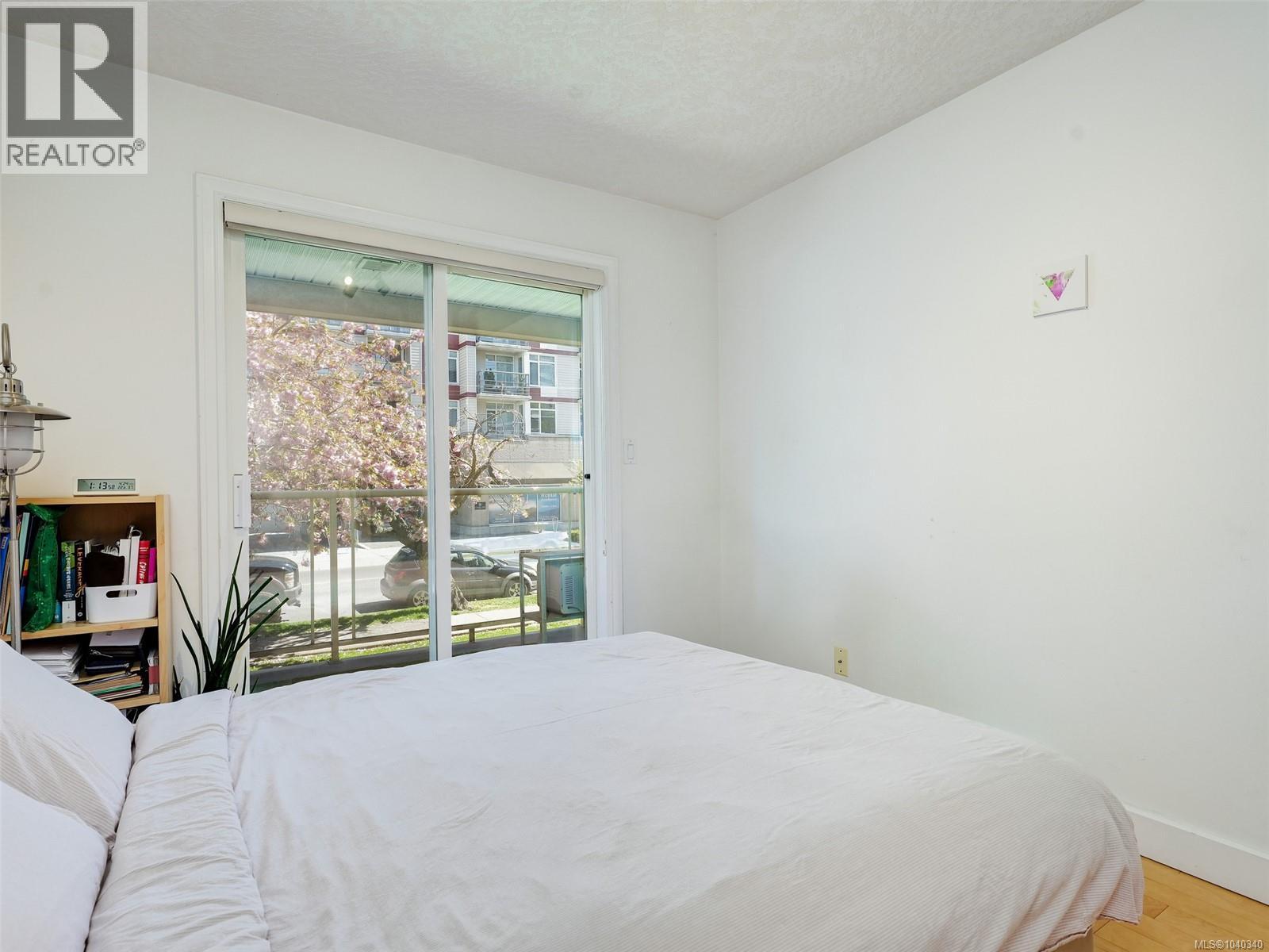 #202 320 Menzies St - 13
