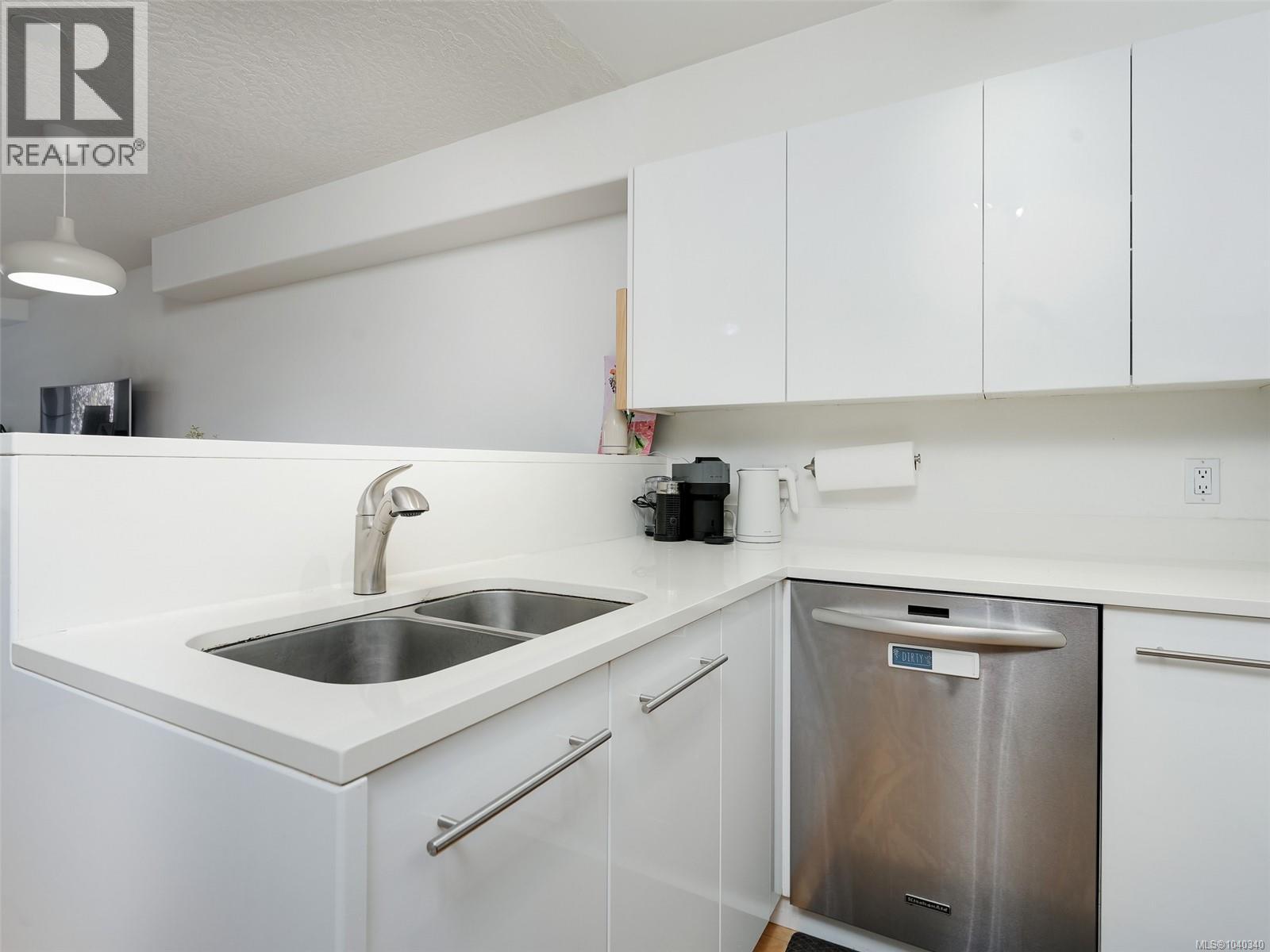 #202 320 Menzies St - 9