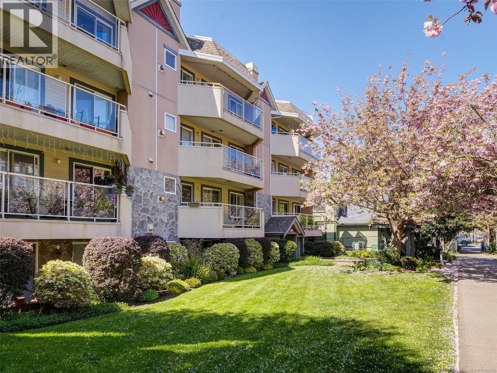#202 320 Menzies St - 2