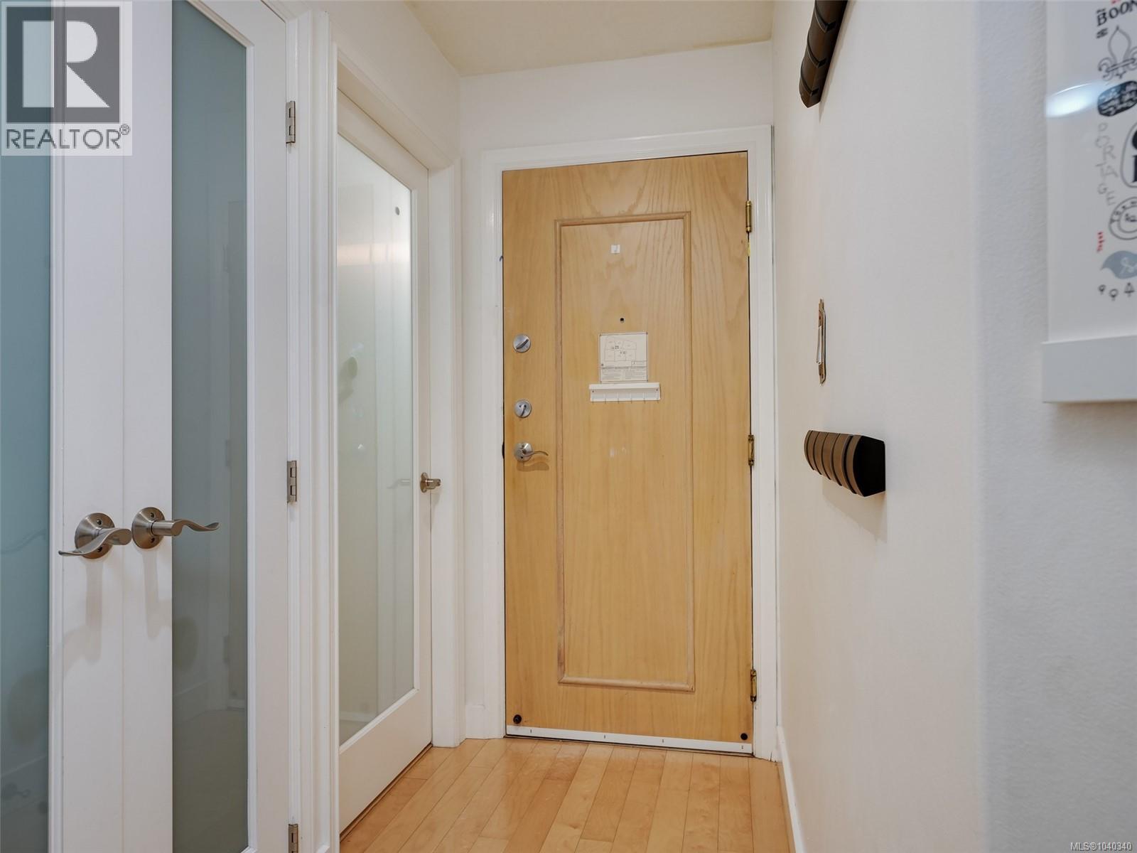 #202 320 Menzies St - 21