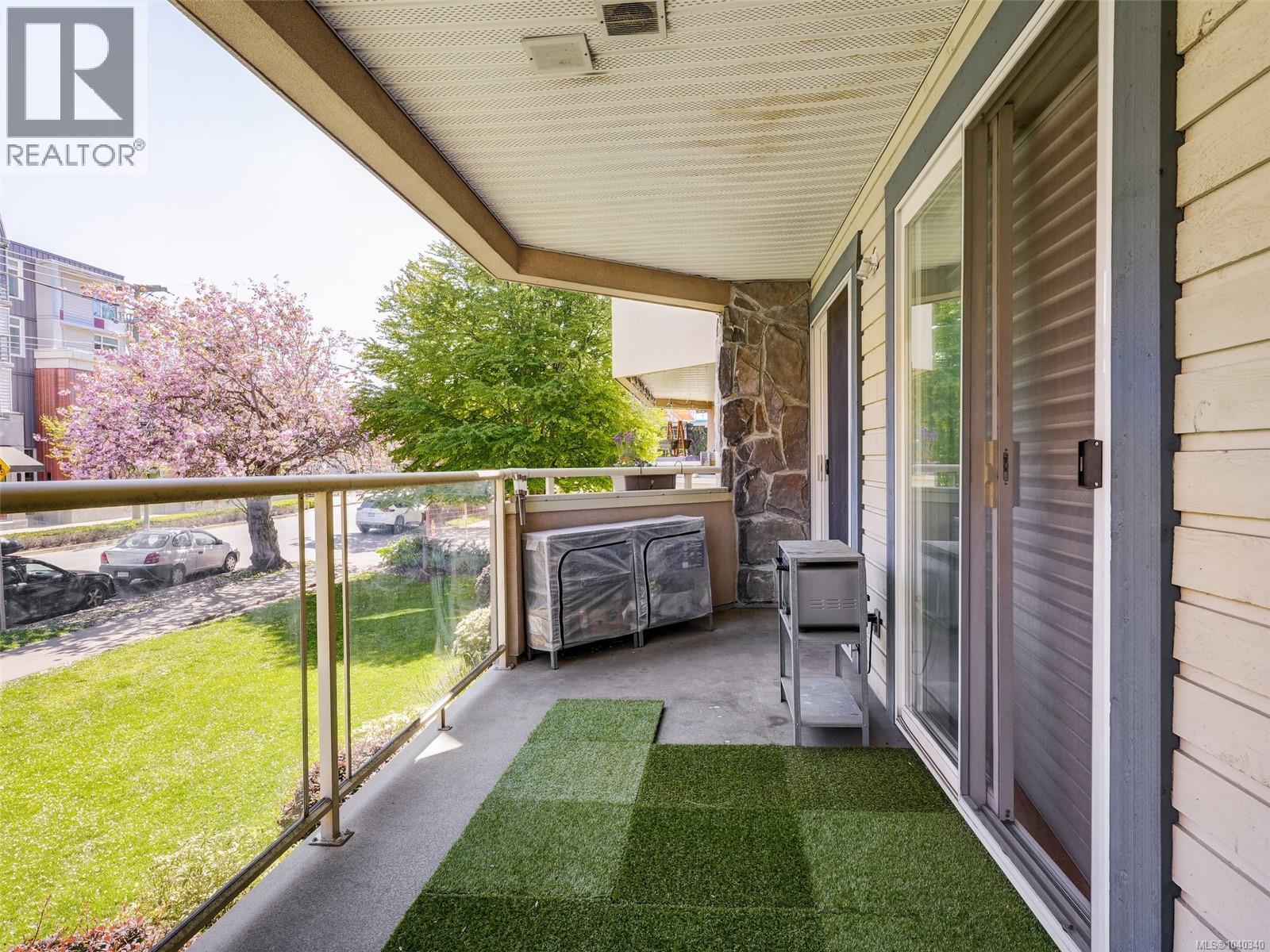 #202 320 Menzies St - 22