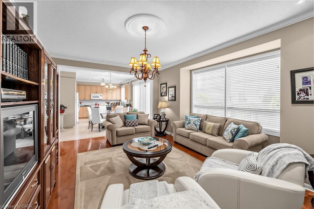 1098 HEPBURN Road - 10