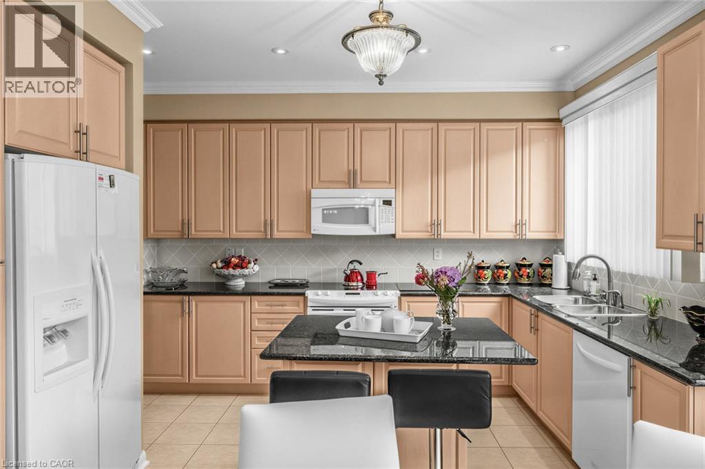 1098 HEPBURN Road - 12