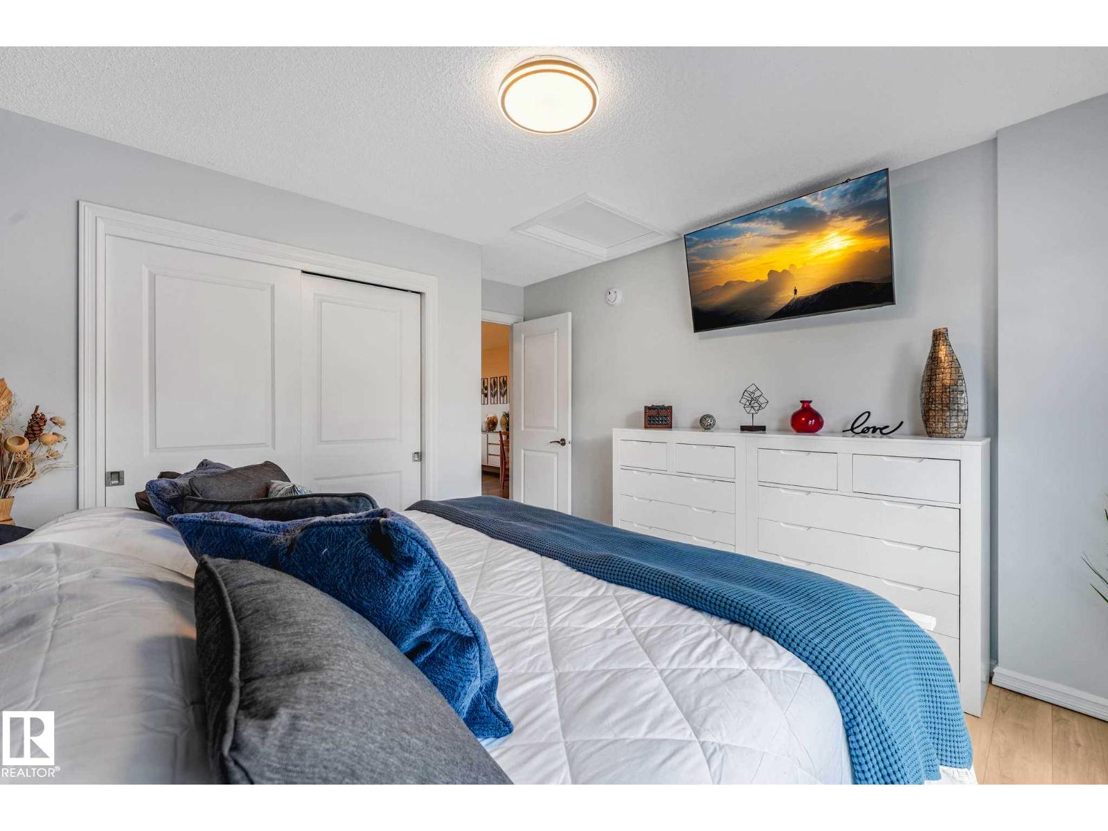 16024 12 AV SW — photo 19