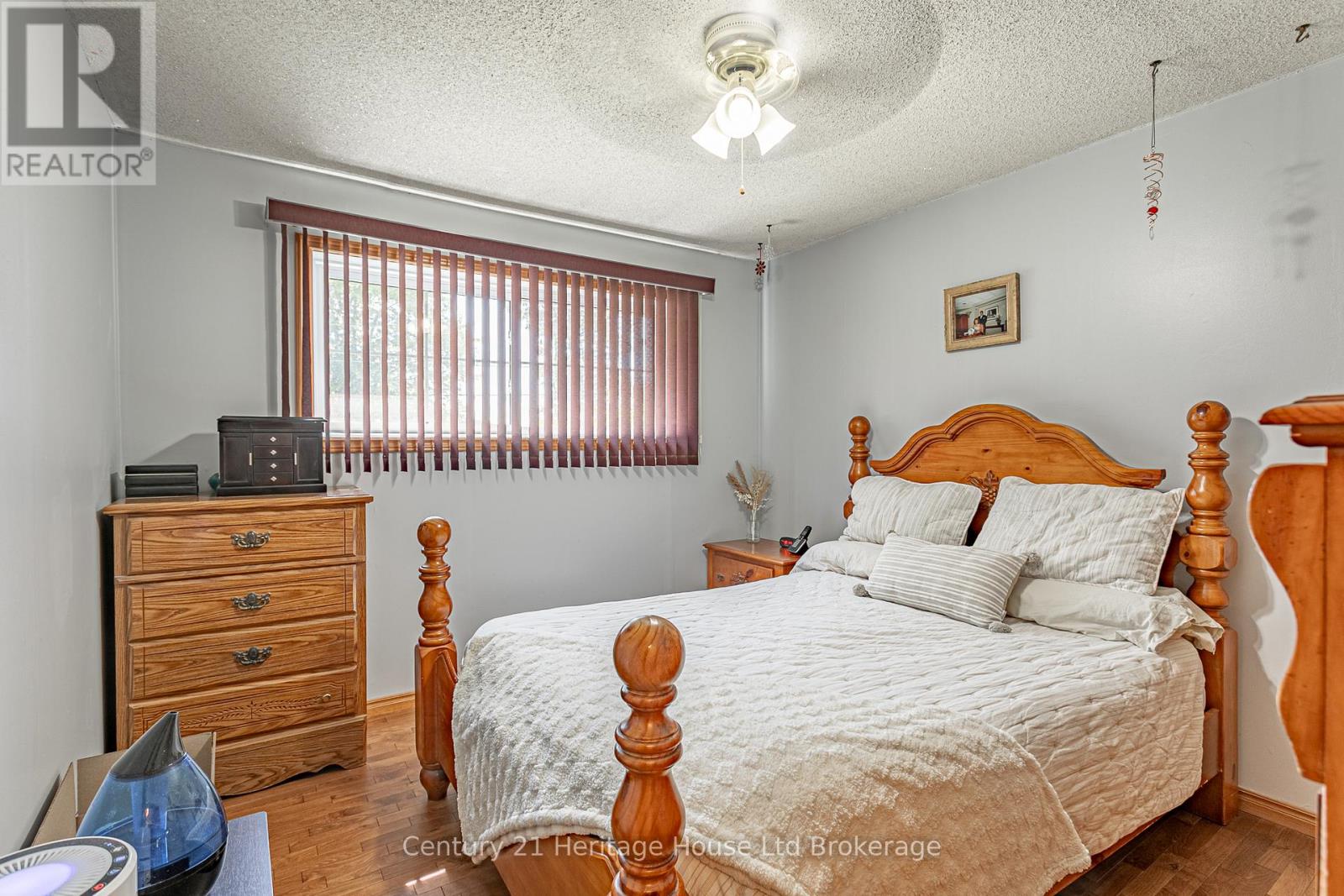 694 QUEEN STREET - 14