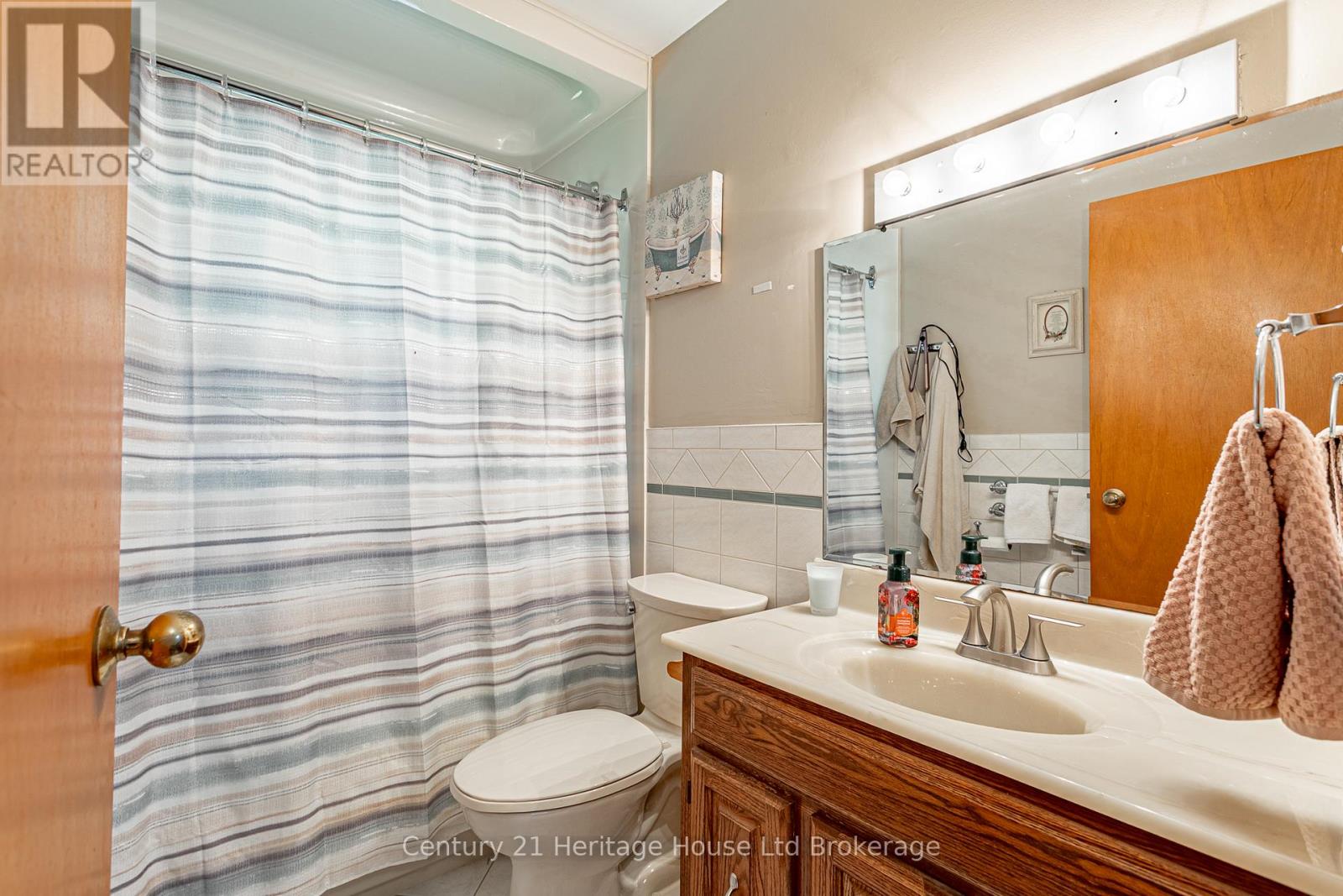 694 QUEEN STREET - 17