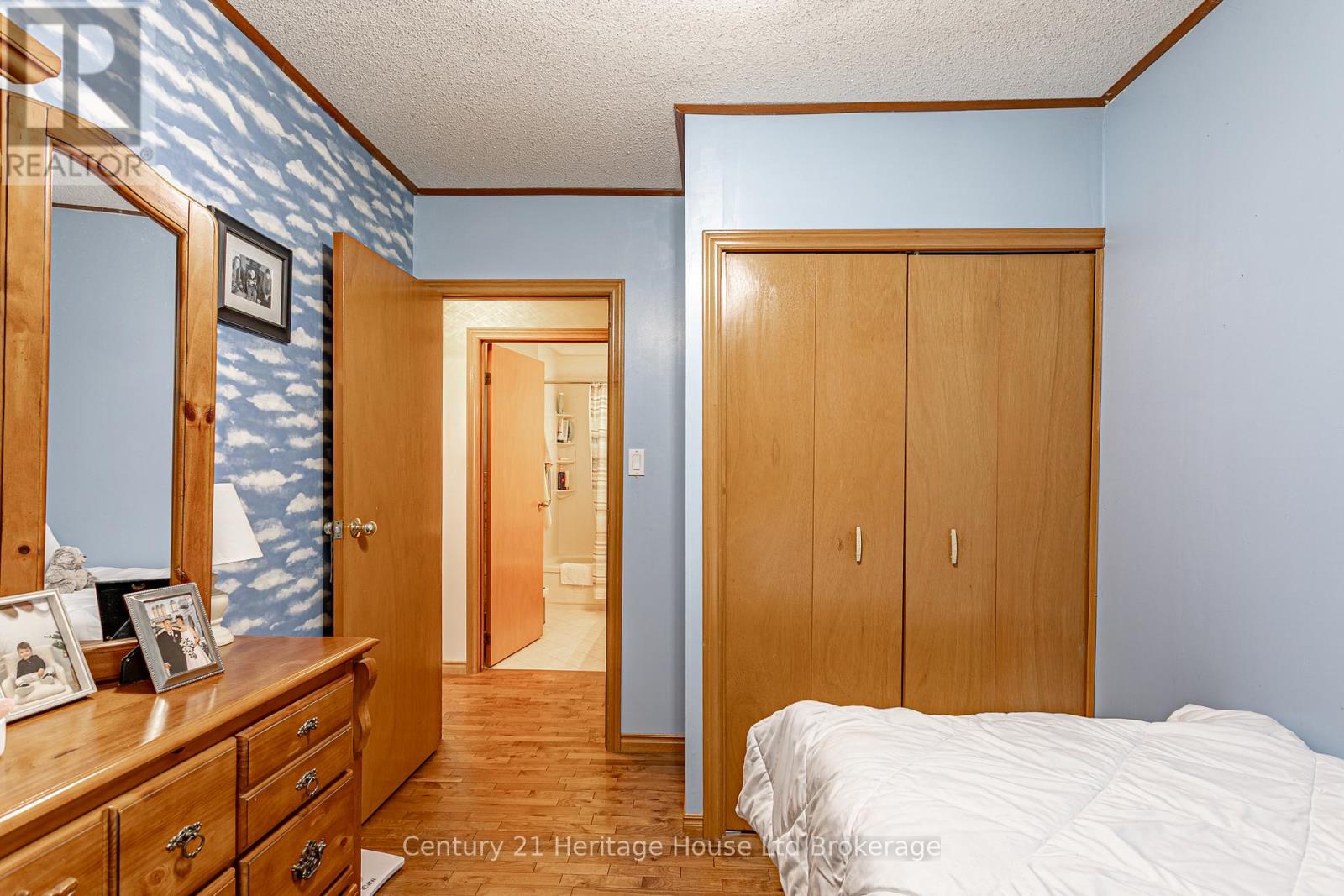 694 QUEEN STREET - 19