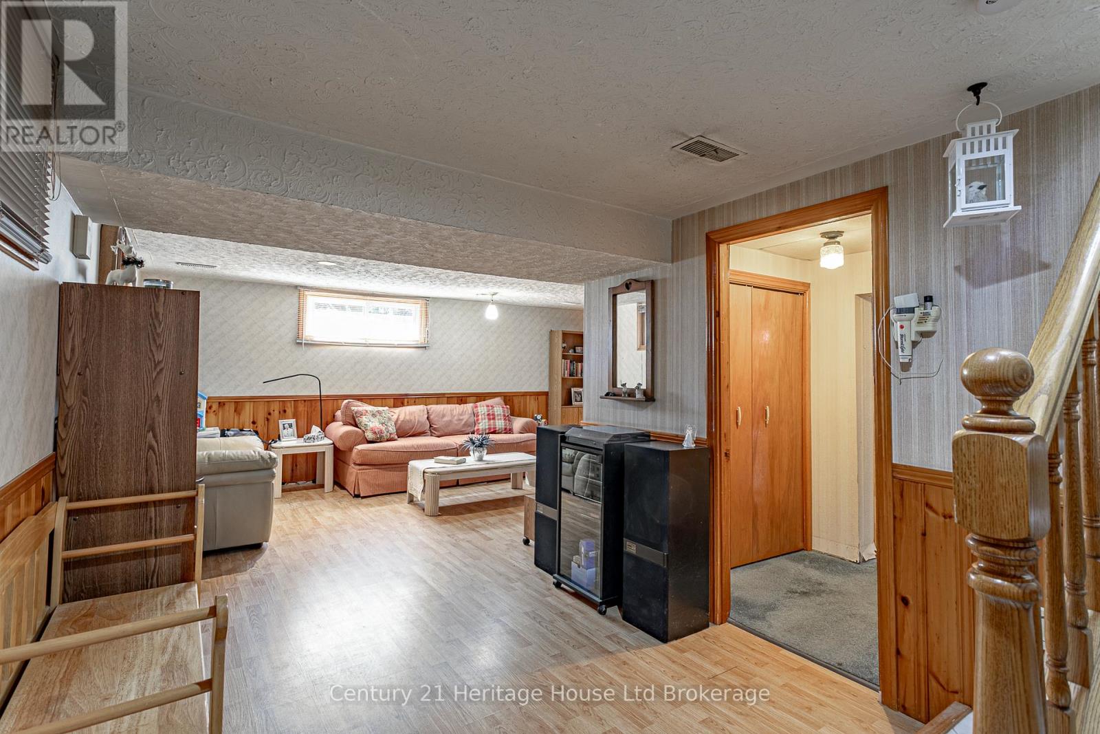 694 QUEEN STREET - 20